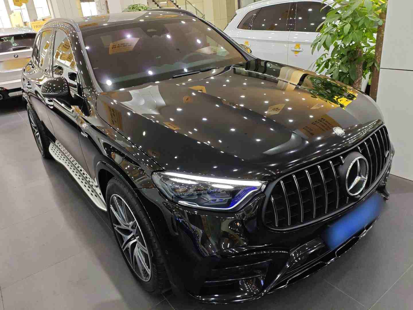 车辆右前45度外观展示