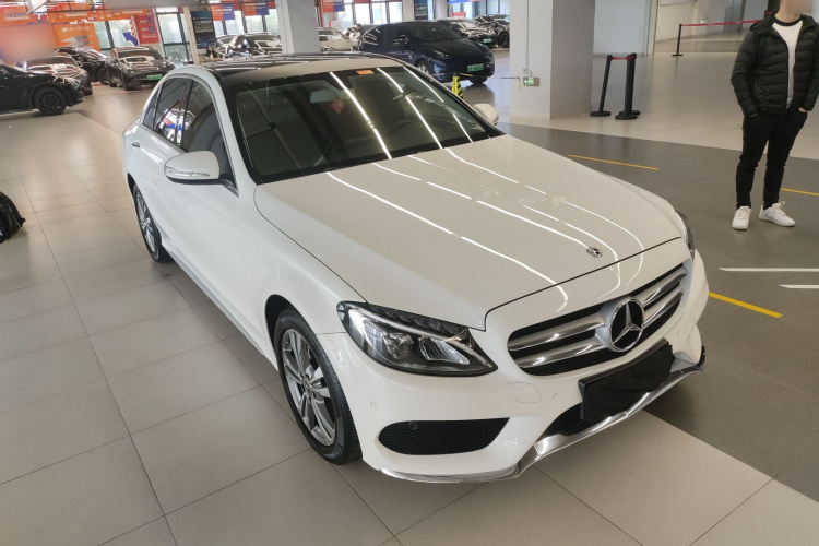 奔驰C级 2018款 C 200 L 运动版车身外观3