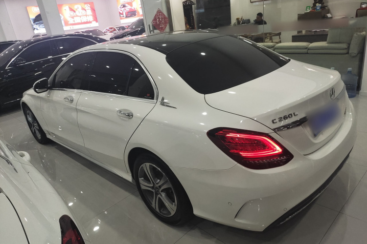 奔驰C级 2020款 C 260 L 运动版车身外观4