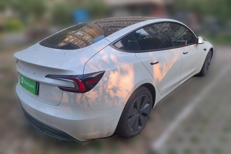 特斯拉 Model 3 2025款 后轮驱动版车身外观7