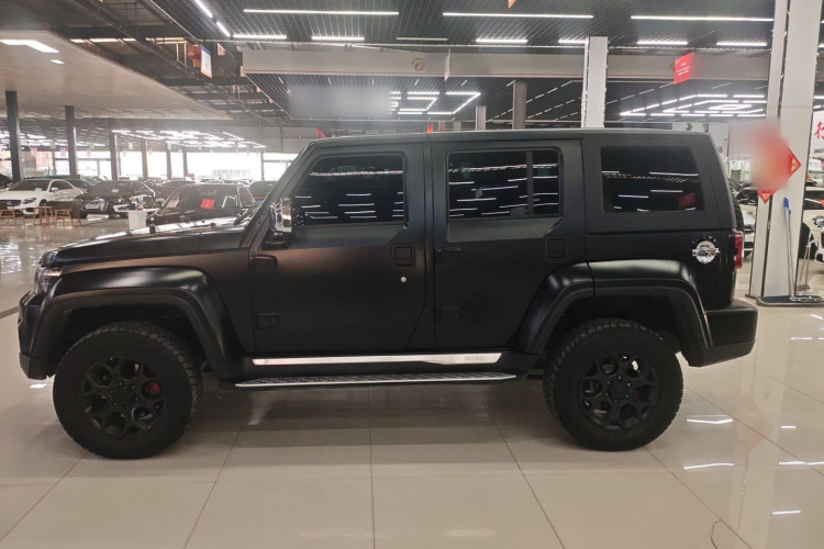 北京越野 北京BJ40 2024款 2.0D 刀锋英雄荣耀版车身外观4