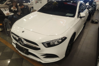 奔驰A级 2022款 改款二 A 200 L 运动轿车时尚型