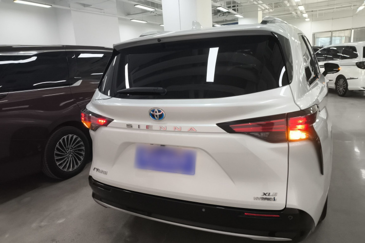丰田 赛那SIENNA 2023款 2.5L混动 豪华版车身外观6