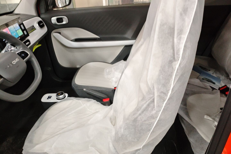 吉利银河 2025款 210km 熊猫骑士中控内饰19