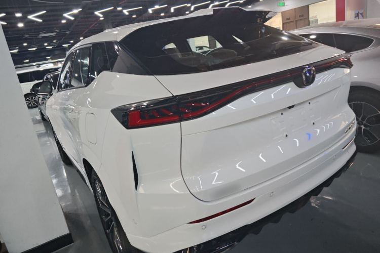 长安UNI-Z新能源 2024款 蓝鲸智电iDD 125km 卓越型车身外观4