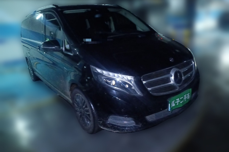 奔驰V级 2018款 V 260 L 尊贵加长版 国VI车身外观3