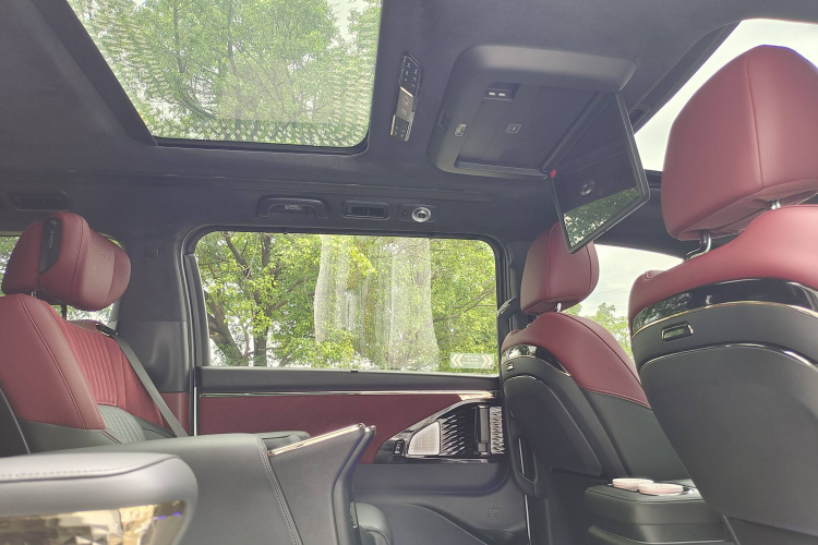 广汽传祺 传祺M8 2023款 宗师系列 双擎 御尊版中控内饰7008