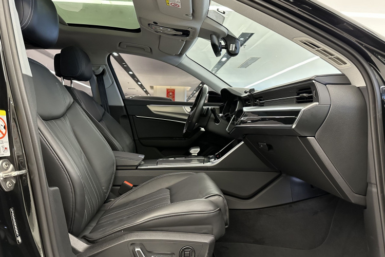 奥迪A6L 2024款 40 TFSI 豪华致雅型中控内饰7011