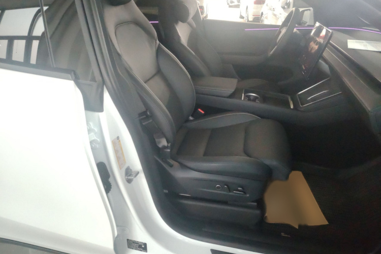 特斯拉 Model Y L 2025款 长续航全轮驱动版局部细节41