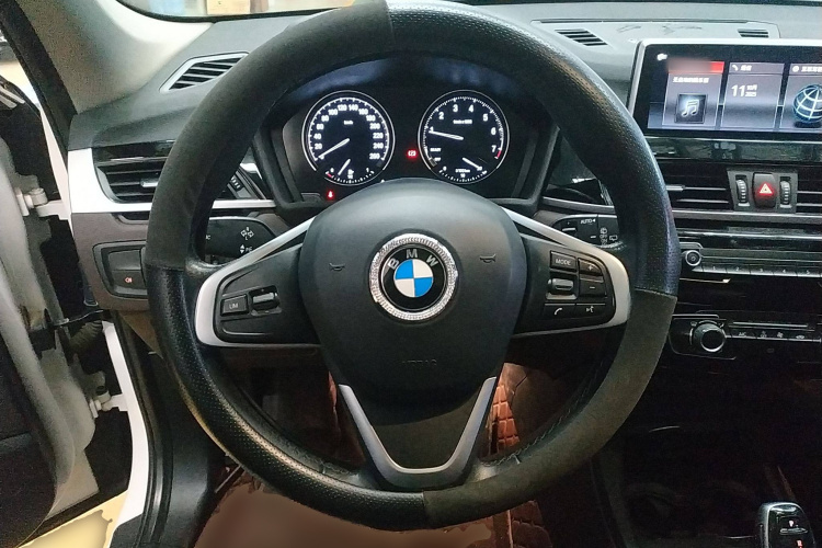 宝马X1 2020款 sDrive20Li 时尚型中控内饰13