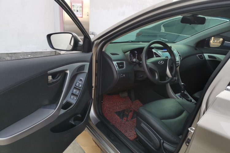 现代 朗动 2012款 1.6L 自动时尚型中控内饰20