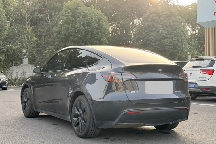 特斯拉 Model Y 2024款 后轮驱动版车身外观6005