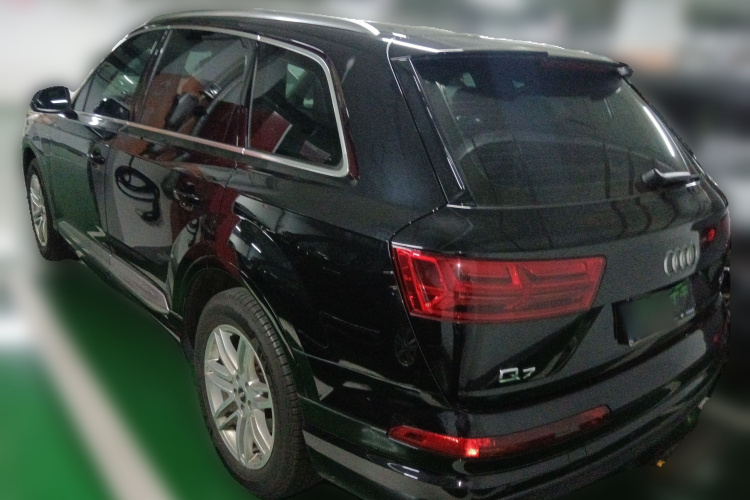 奥迪Q7 2019款 45 TFSI S line运动型车身外观5