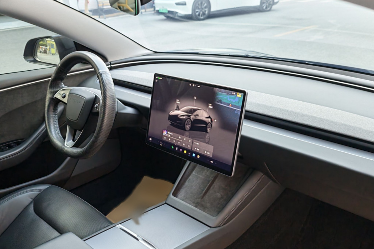 特斯拉 Model 3 2023款 长续航全轮驱动版中控内饰7002