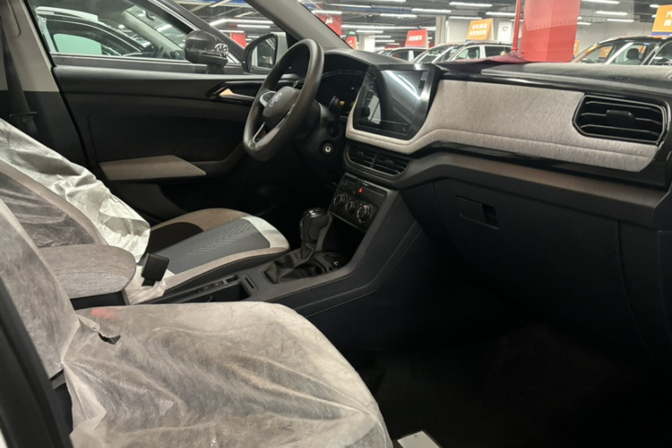 大众 途岳 2026款 新锐 1.5L 锐进版中控内饰7003