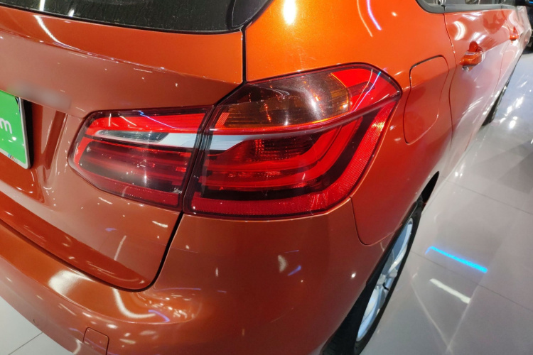 宝马2系旅行车 2016款 218i 时尚型车身外观6006