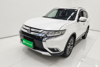 三菱 欧蓝德 2016款 2.4L 四驱精英版 5座