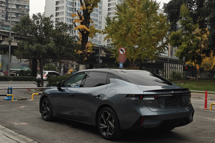 领克07 2024款 EM-P 126长续航 Ultra车身外观6005