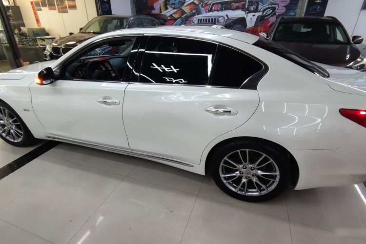 英菲尼迪Q50L 2016款 2.0T 进取版车身外观4