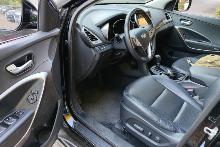 现代 胜达 2015款 2.4L 自动两驱智能型 5座中控内饰20