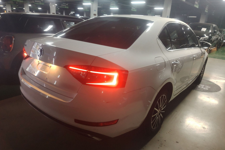 斯柯达 明锐 2018款 1.6L 自动豪华版车身外观6005
