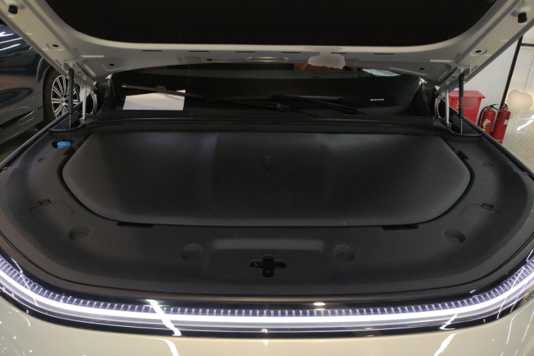 深蓝汽车 深蓝S09 2025款 四驱Ultra+ 高定版机舱底盘24