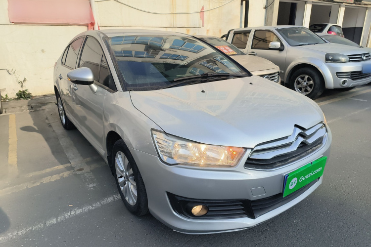 雪铁龙 世嘉 2013款 三厢 1.6L 手动品尚型车身外观3