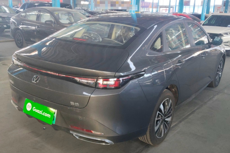 长安 逸动PHEV 2025款 智慧新蓝鲸 145KM 高能版车身外观7