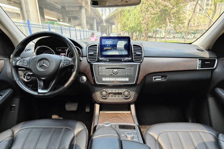 奔驰GLE 2016款 GLE 320 4MATIC 动感型中控内饰7001