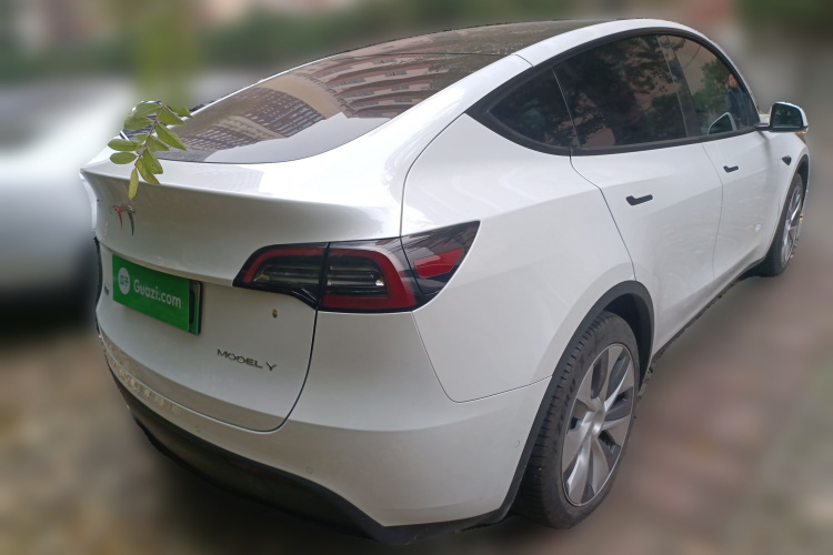 特斯拉 Model Y 2022款 改款 后轮驱动版车身外观7