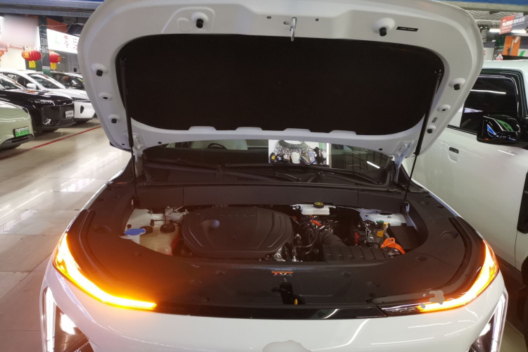 吉利银河 银河L7 2024款 1.5T 115km 星舰 龙腾版机舱底盘24