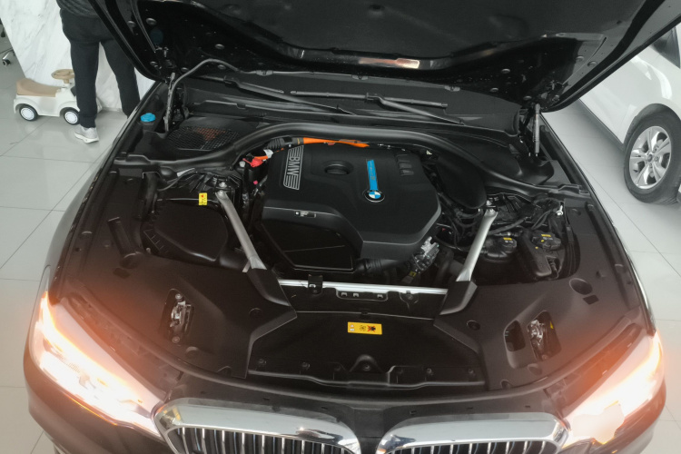 宝马5系新能源 2019款 改款 530Le 豪华套装机舱底盘24