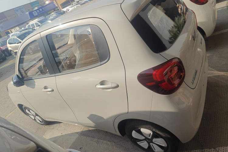 五菱汽车 宏光MINIEV 2025款 四门版 进阶款车身外观4