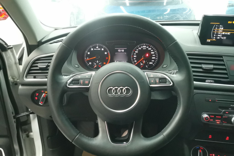 奥迪Q3 2018款 30周年年型 30 TFSI 风尚型中控内饰13