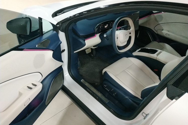 极氪007 2025款 长续航后驱智驾版 100kWh中控内饰20