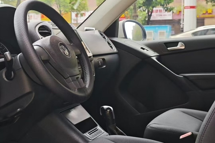 大众 途观 2015款 1.8TSI 自动两驱风尚版中控内饰7003