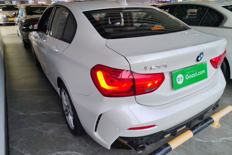 宝马1系 2021款 改款 120i M运动曜夜版车身外观6003