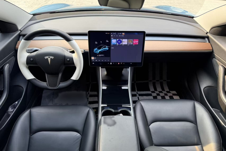 特斯拉 Model 3 2020款 标准续航后驱升级版中控内饰7004