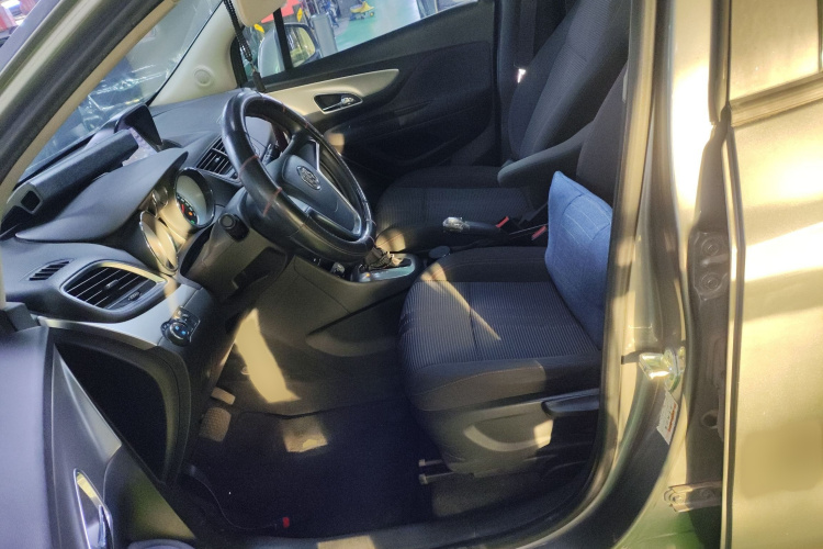 别克 昂科拉 2015款 1.4T 自动两驱都市精英型局部细节19