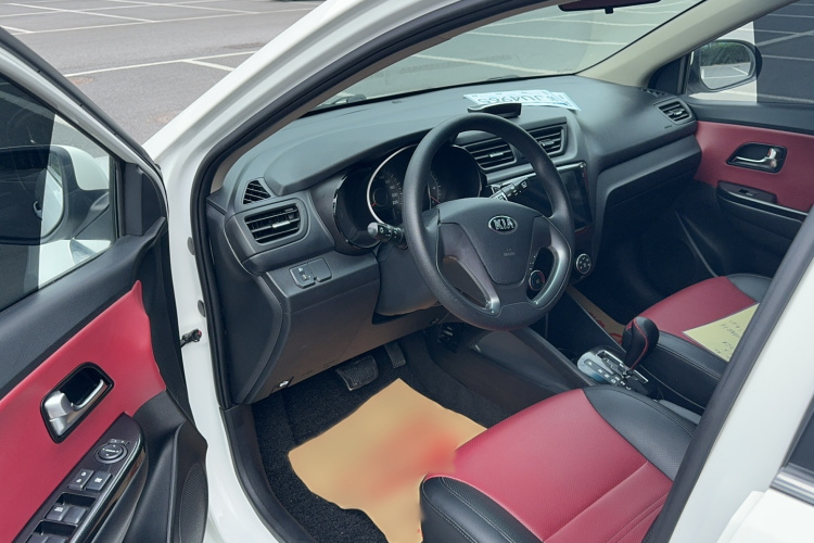 起亚K2 2015款 两厢 1.4L AT GLS炫酷版中控内饰7004