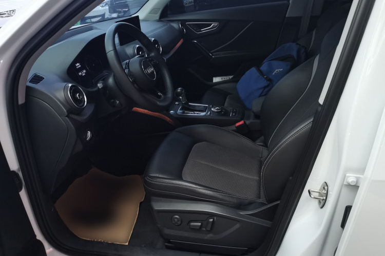 奥迪Q2L 2021款 35 TFSI 时尚动感型中控内饰19