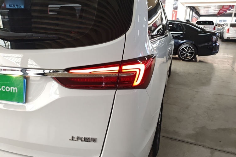 别克GL8 2021款 陆上公务舱 652T 舒适型车身外观6006