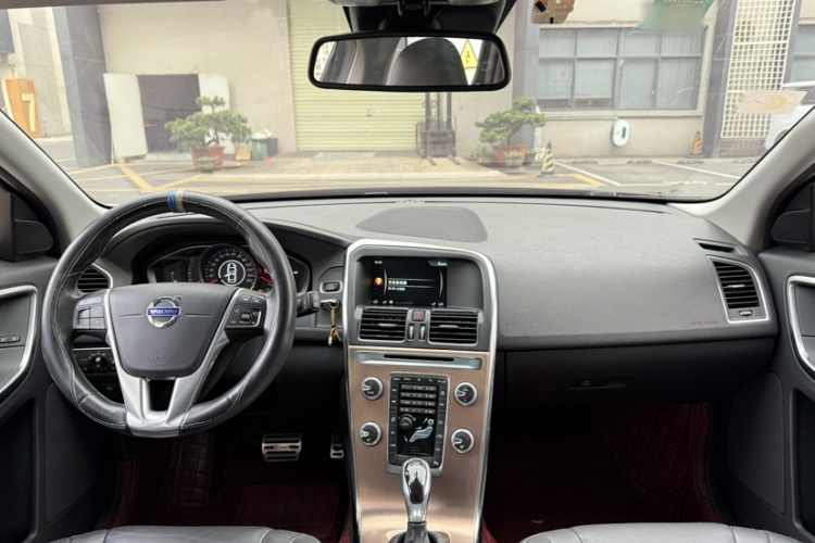 沃尔沃XC60 2017款 T5 智进版中控内饰7003