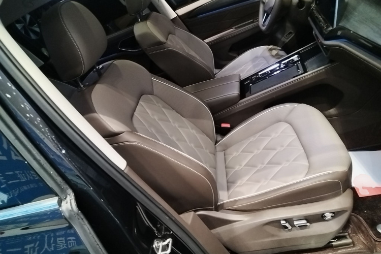 大众 威然 2024款 380TSI 尊贵版局部细节41