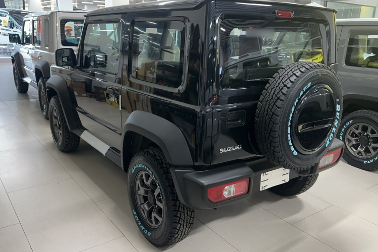 铃木 吉姆尼 jimny 手动挡车身外观6003