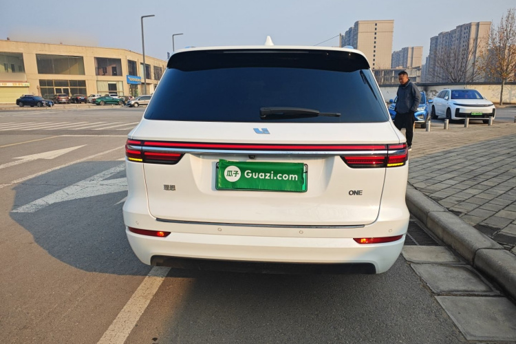 理想汽车 理想ONE 2021款 增程6座版车身外观6