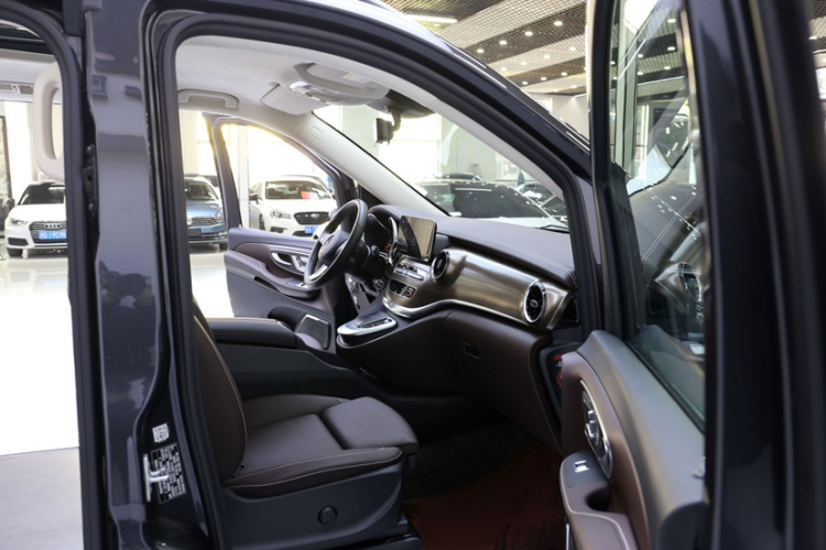 奔驰V级 2022款 V 260 L 长轴距豪华版局部细节41