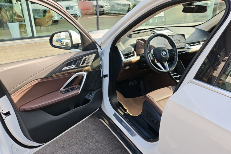 宝马X1 2023款 xDrive25Li X设计套装中控内饰7003