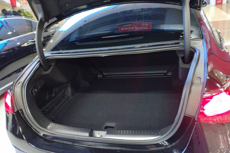 奔驰E级 2024款 改款 E 300 L 时尚运动型机舱底盘23