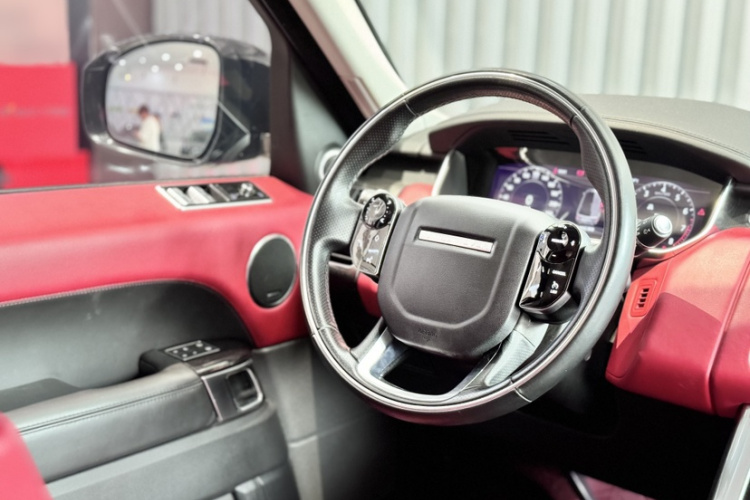 路虎 揽胜运动版 2021款 3.0 L6 耀黑版中控内饰7005